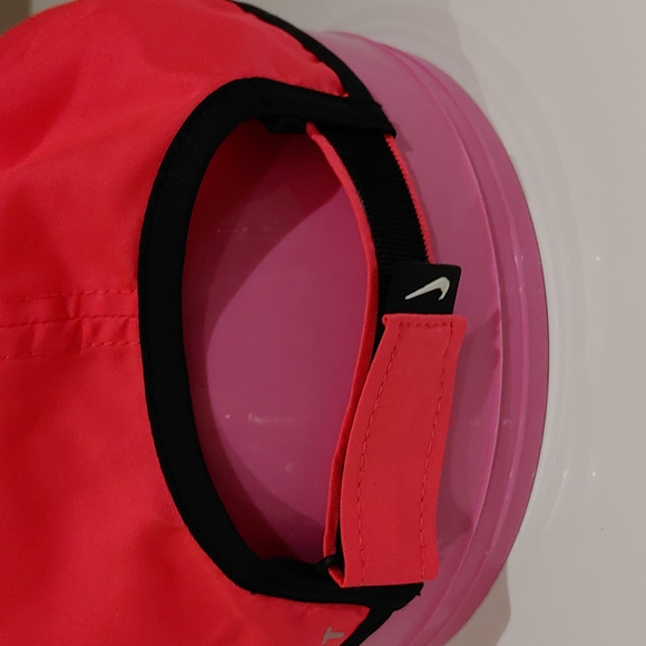 Like New Nike Featherlight Dri-Fit Cap - Picture 3 of 5